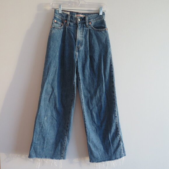 LEVI'S Ribcage Pleated Cropped Wide Leg Jeans in Now and Then Wash - Size US 24 - Picture 3 of 15
